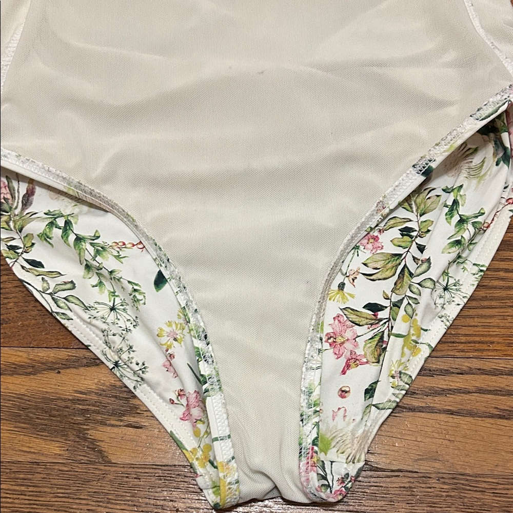 Nip Tuck Swimsuit Women’s 6 Floral One-Piece Ruched Sides - Picture 10 of 14